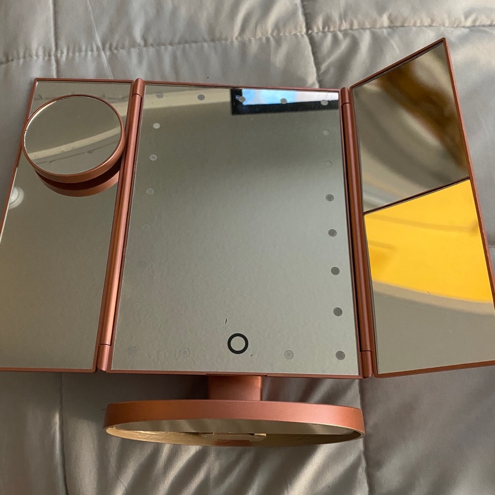 Makeup stand